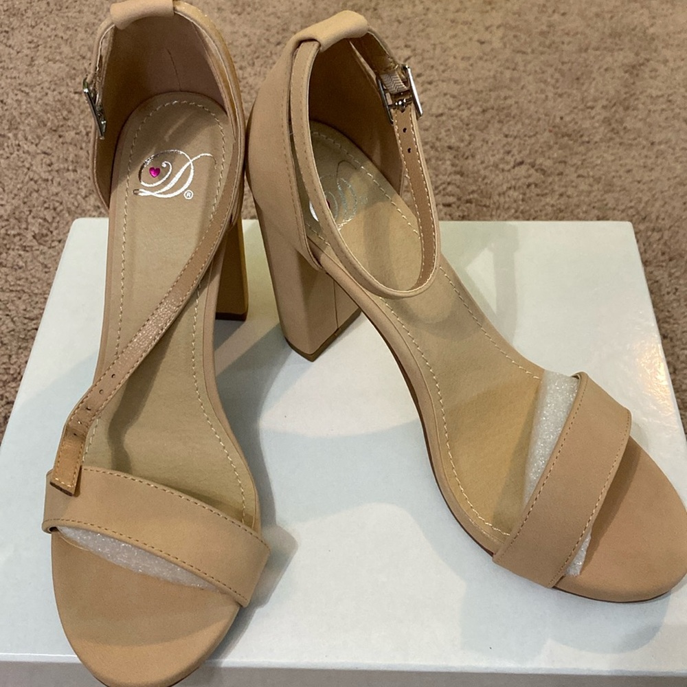 Pageant or homecoming heels.
